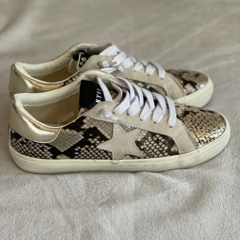 Steve Madden Philosophy Snake Star print sneaker